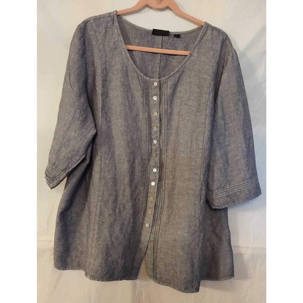 Avenue Women's Charcoal Button-Up Blouse